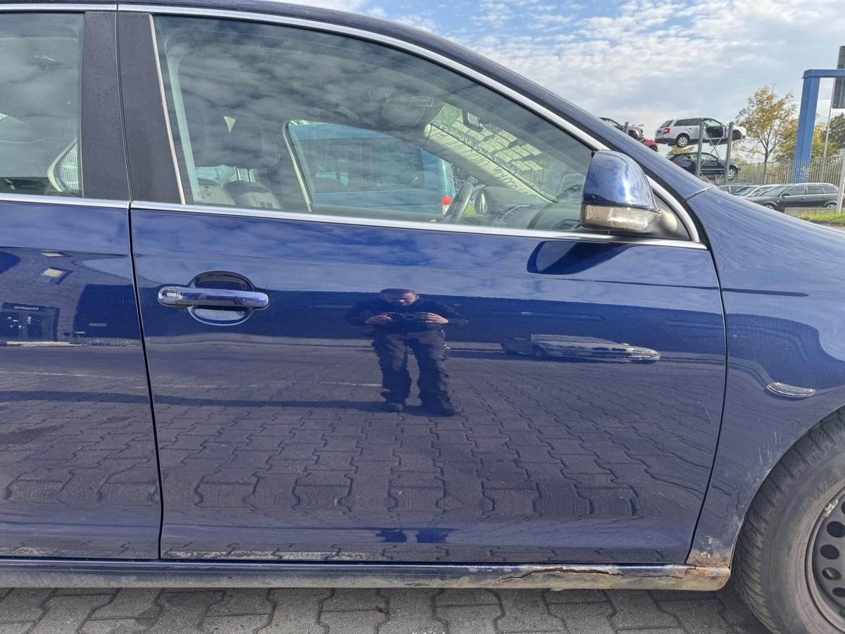VW Jetta 1K2 original T&uuml;r vorn rechts LD5Q Shadow Blue Rohbau Bj.2009